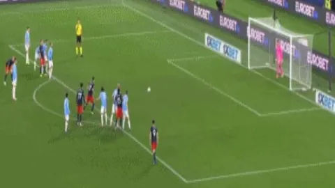 土超巅峰对决：加拉塔萨雷VS费内巴切，预测分析，实力旗鼓相当，精彩一战在即